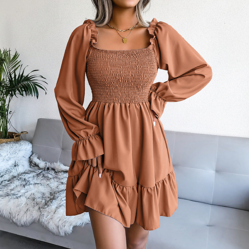 Robe évasée à manches longues et col carré