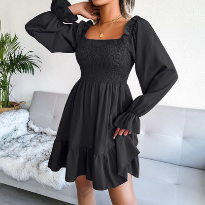 Robe évasée à manches longues et col carré
