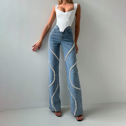 Jean ample à strass coupe droite avec sens du design