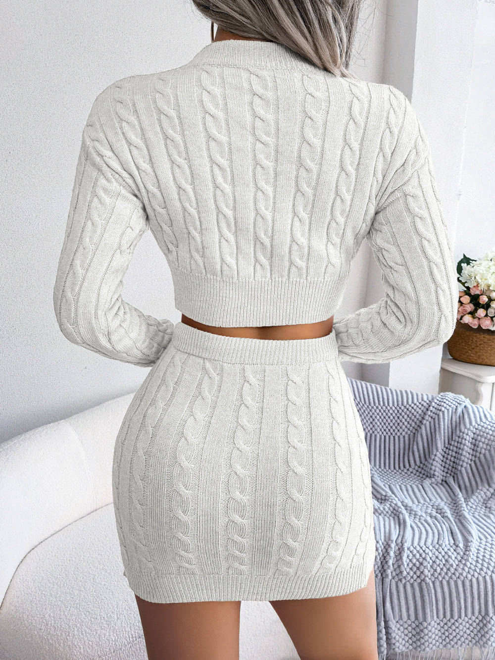 Ensemble pull court et jupe à la hanche