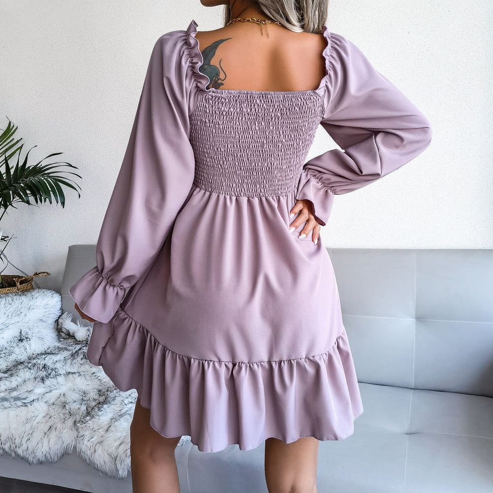 Robe évasée à manches longues et col carré