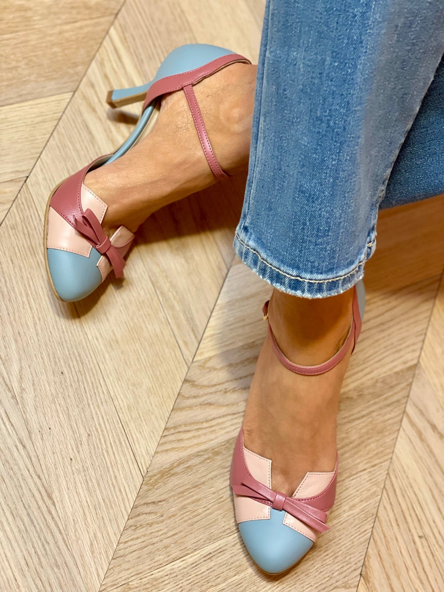 Sandales  bout pointu, boucle, talons hauts
