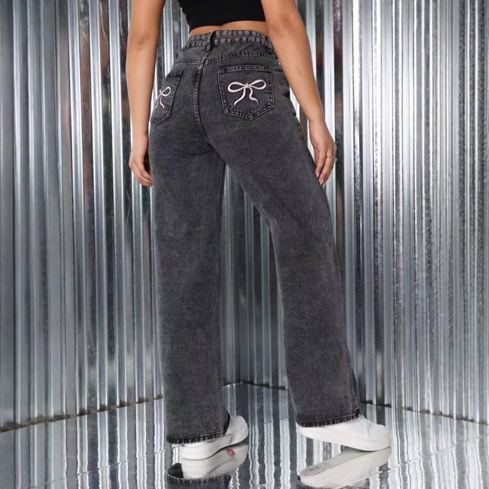 Jean brodé taille haute, coupe droite