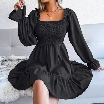 Robe évasée à manches longues et col carré
