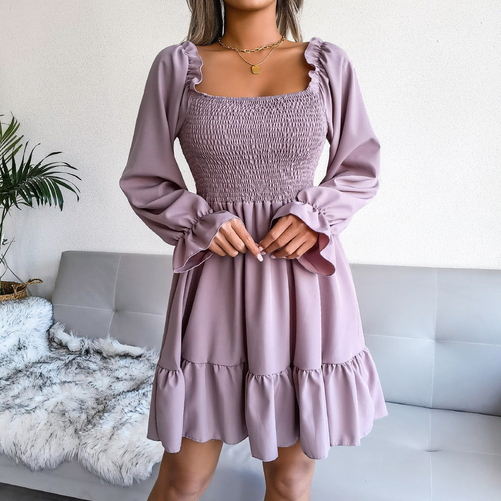 Robe évasée à manches longues et col carré